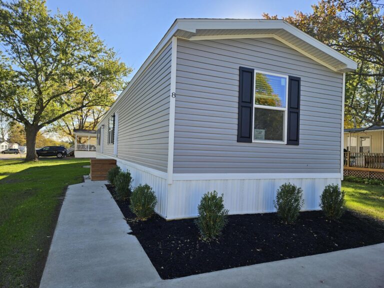 Photograph of 8 Crestline Drive, CR08
